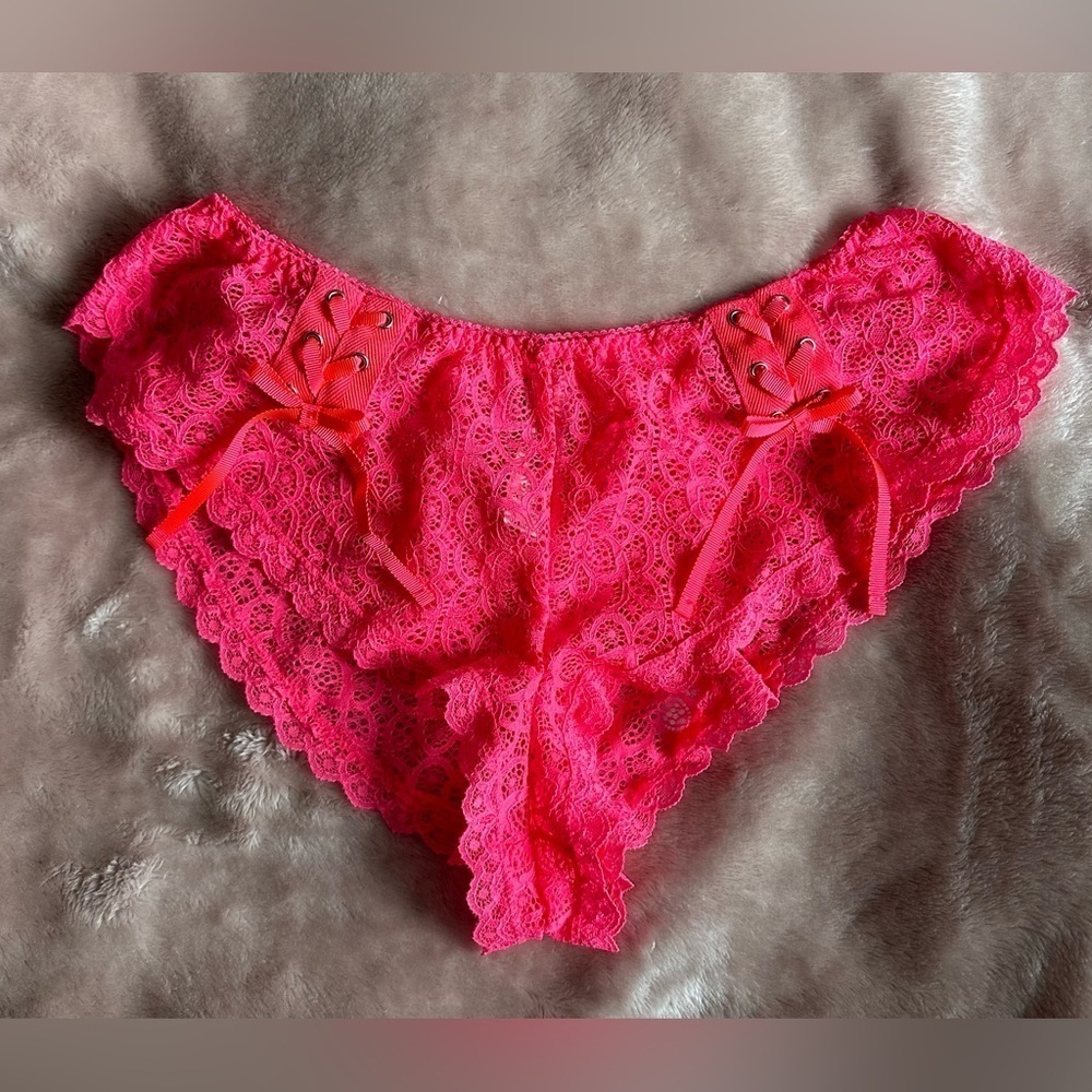 Victoria’s Secret Hot pink lace panty with bow detail size small new with tags